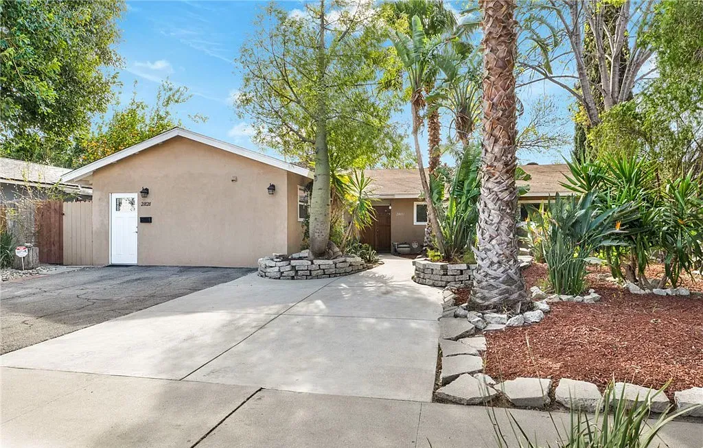 21830 Eccles Street, Canoga Park_01
