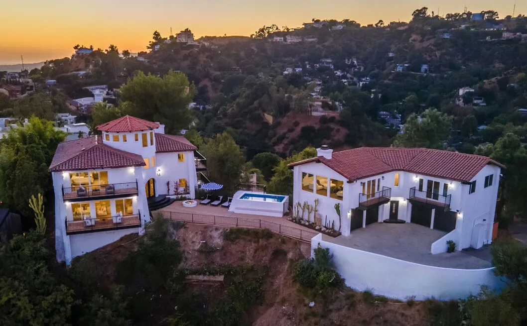8300 Grand View Dr. Los Angeles_01