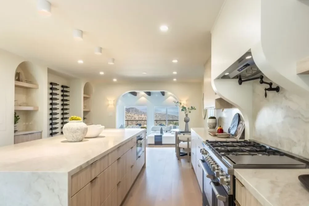 8300 Grand View Dr. Los Angeles_03