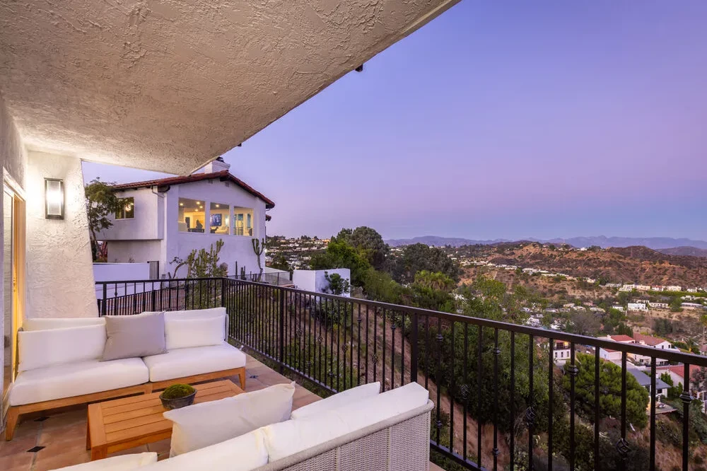 8300 Grand View Dr. Los Angeles_04