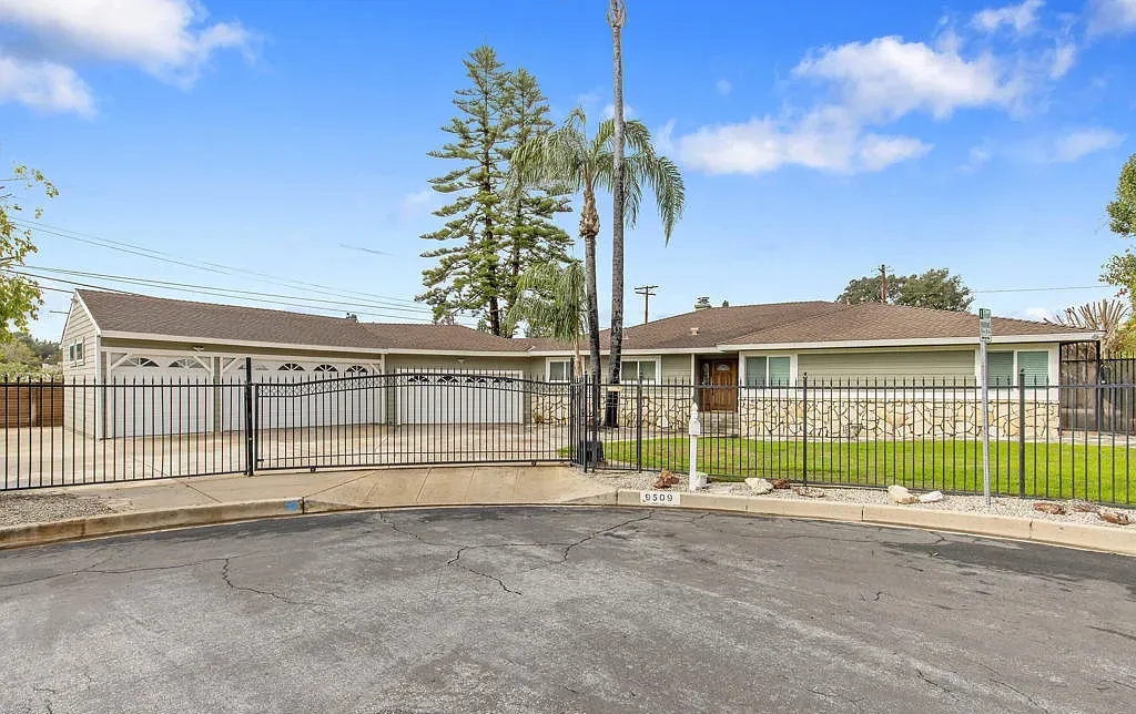 9509 Jellico Avenue, Northridge_01
