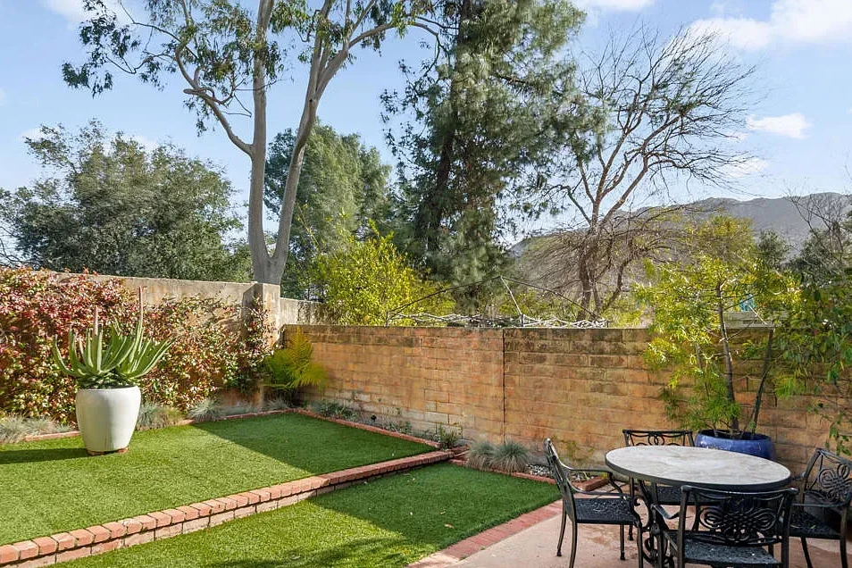29655 Strawberry Hill Drive, Agoura Hills_04