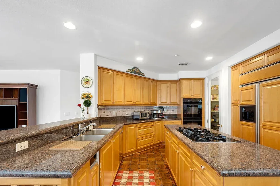 3759 Winford Drive, Mulholland Park_03