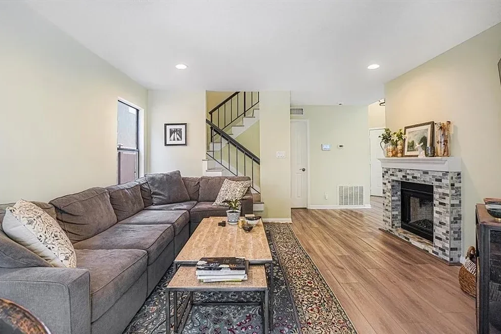 3931 Cottonwood Grove Trail, Calabasas_02