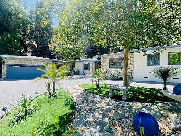 4736 Zelzah Avenue, Encino_01