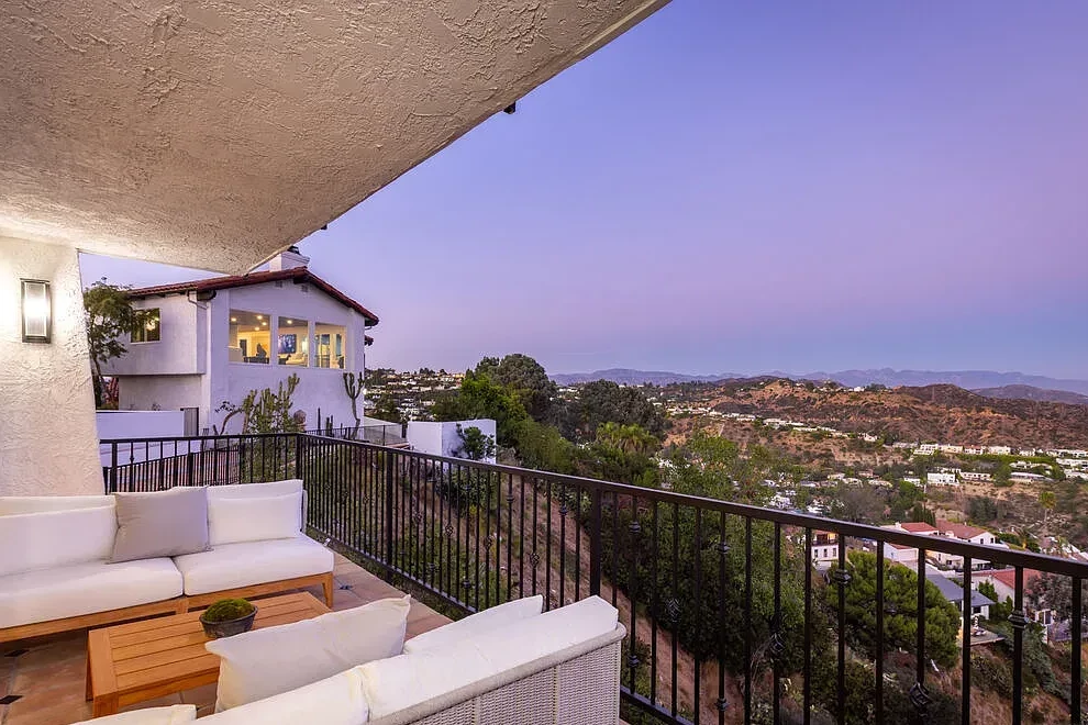 8300 Grand View Drive, Los Angeles_04