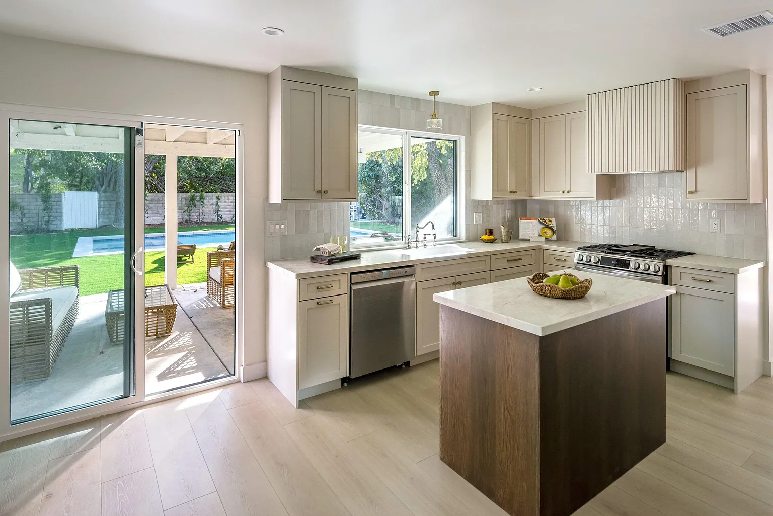 22534 Malden Street, West Hills_03