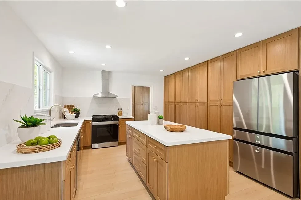 23509 Community Street, West Hills_03