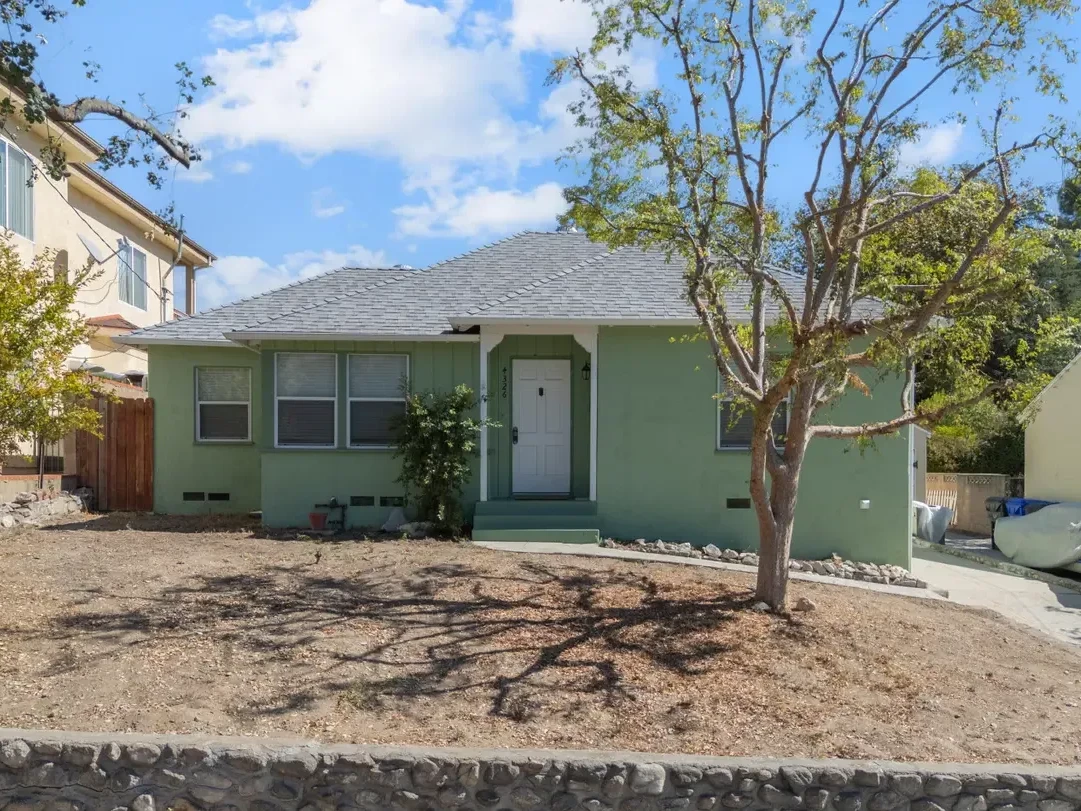 4326 Briggs Avenue, Montrose_01