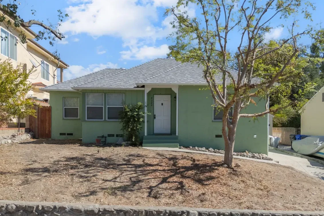 4326 Briggs Avenue, Montrose_01