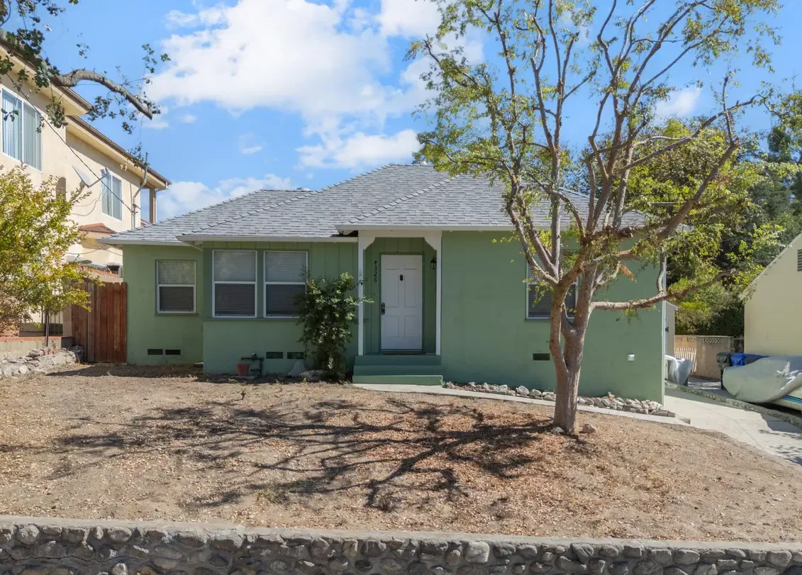 4326 Briggs Avenue, Montrose_01