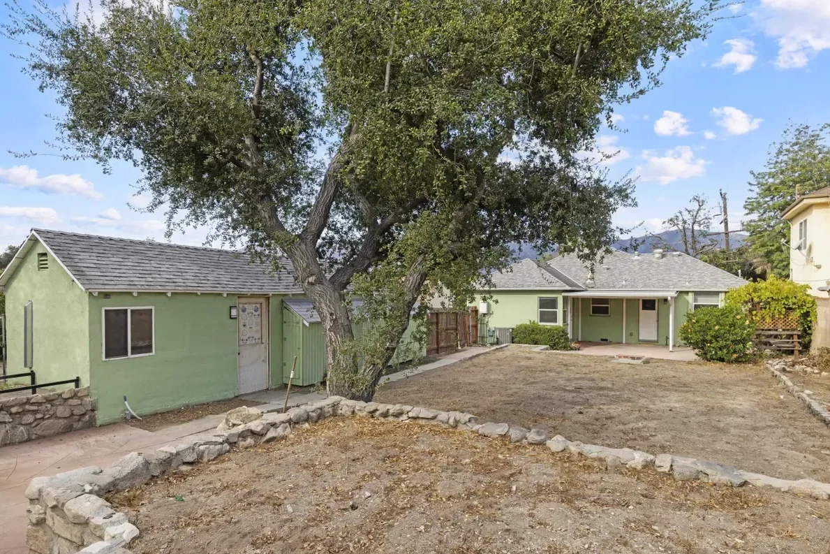 4326 Briggs Avenue, Montrose_04