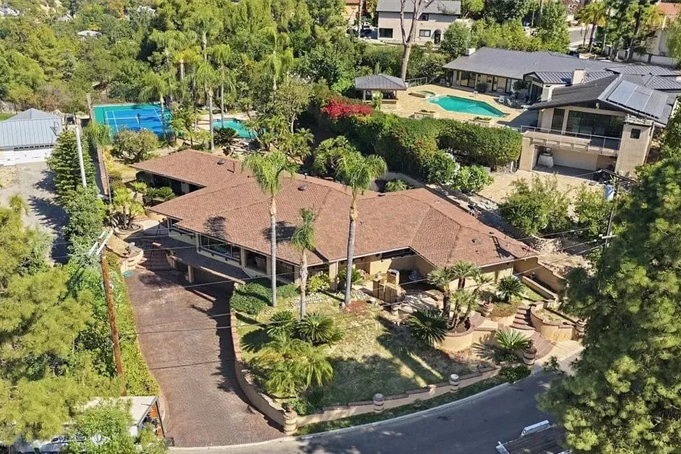 4818 Nomad Drive, Woodland Hills