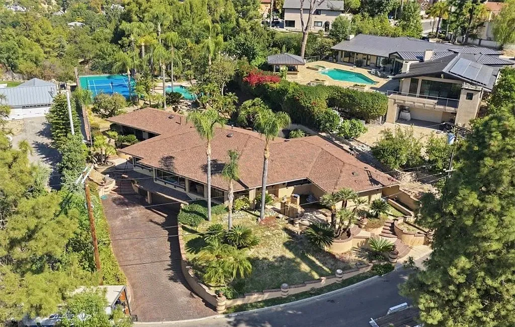 4818 Nomad Drive, Woodland Hills