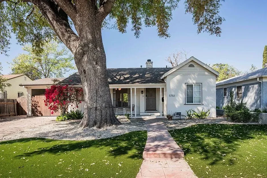 5753 Mammoth Avenue, Valley Glen