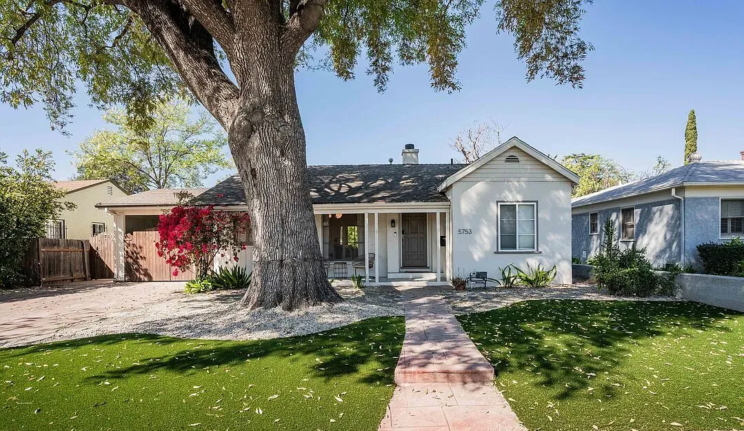 5753 Mammoth Avenue, Valley Glen