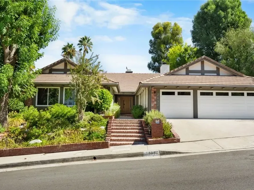 7432 Dorie Drive, West Hills_01