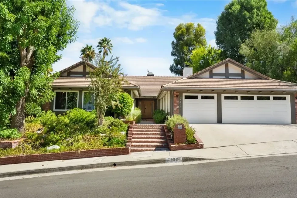 7432 Dorie Drive, West Hills_01