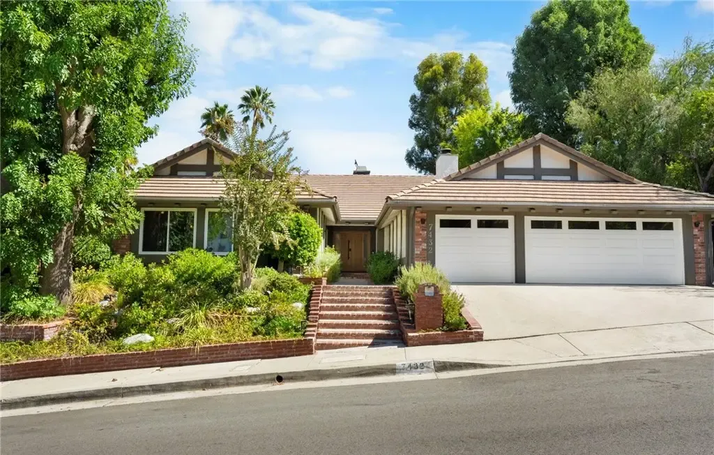 7432 Dorie Drive, West Hills_01