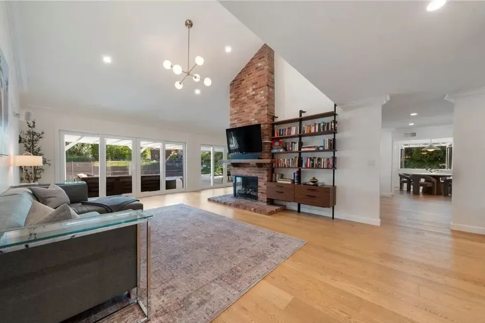 7432 Dorie Drive, West Hills_02