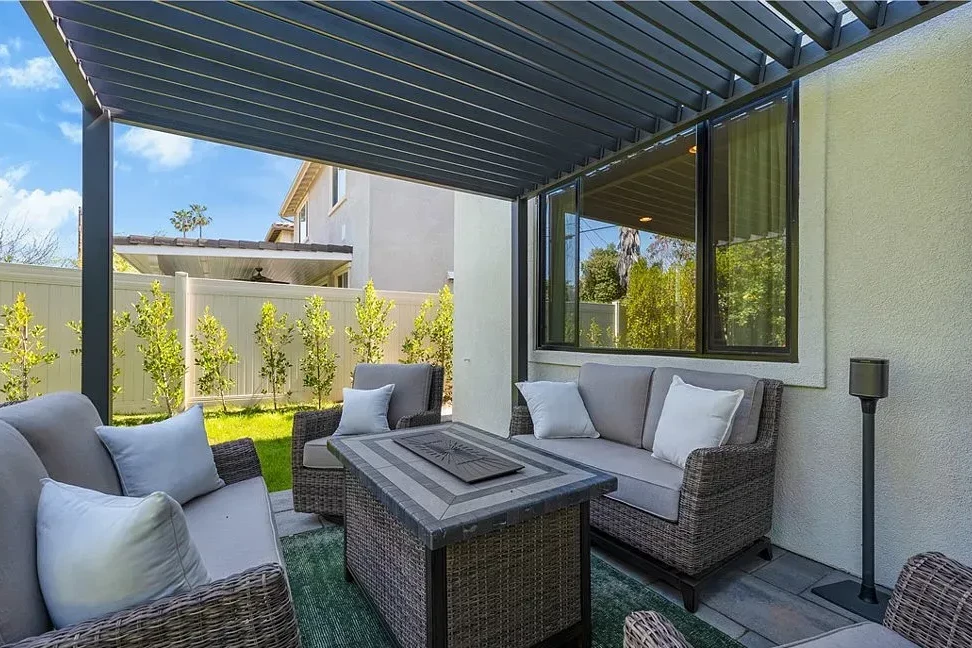 1_17065 Cantlay Street, Lake Balboa_04