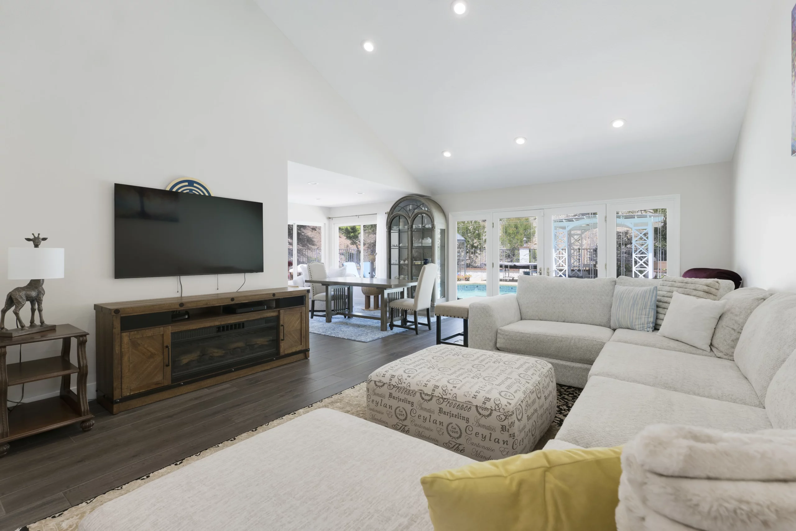 1616 Valecroft Ave, Westlake Village_02